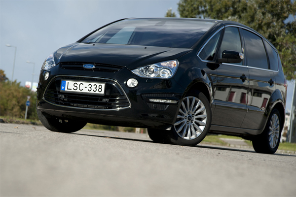 Az Egyik Spórol A Másik Vedel Ford S Max Benzines és Dízel Duplateszt Fotó Szabó Balázs Origo