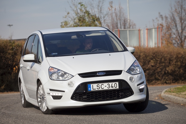 Az Egyik Spórol A Másik Vedel Ford S Max Benzines és Dízel Duplateszt