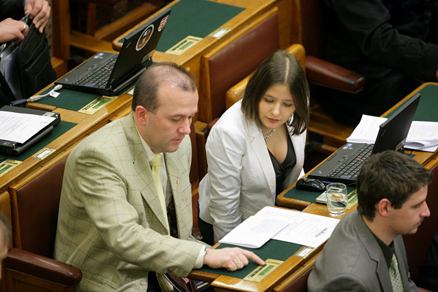 rewrite.origos.hu/s/img/i/1103/20110307parlament.jpg