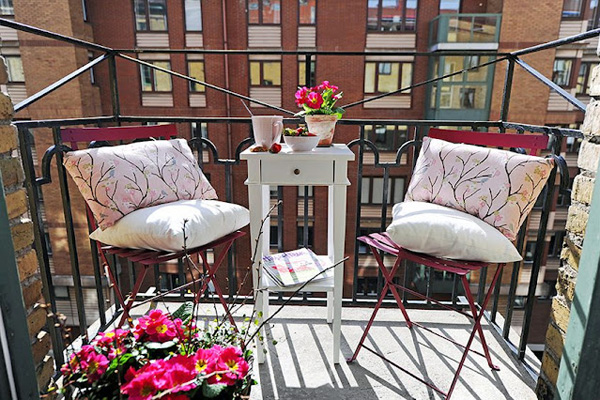 Small apartment balcony: bright and airy studio apartment in ...